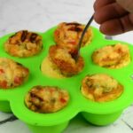 Maak snel en gemakkelijk een gezond Airfryer onbijt  met deze mini fritatta’s