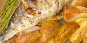 Zeebrasem met goudbruine aardappelpartjes en groene asperges uit de Airfryer