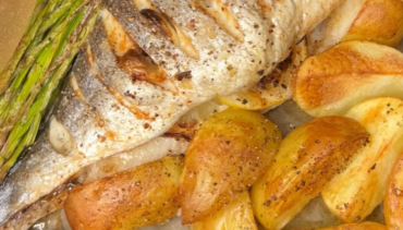 Zeebrasem met goudbruine aardappelpartjes en groene asperges uit de Airfryer
