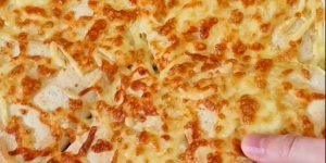 Goudbruin gebakken wrapdriehoekjes met gesmolten kaas uit de Airfryer