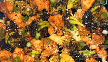 Kip met broccoli, bosui en sesamzaadjes in de Airfryer